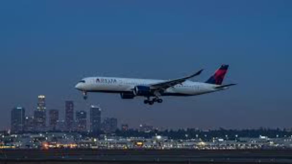 Delta Flight DL275 Diverted LAX Today